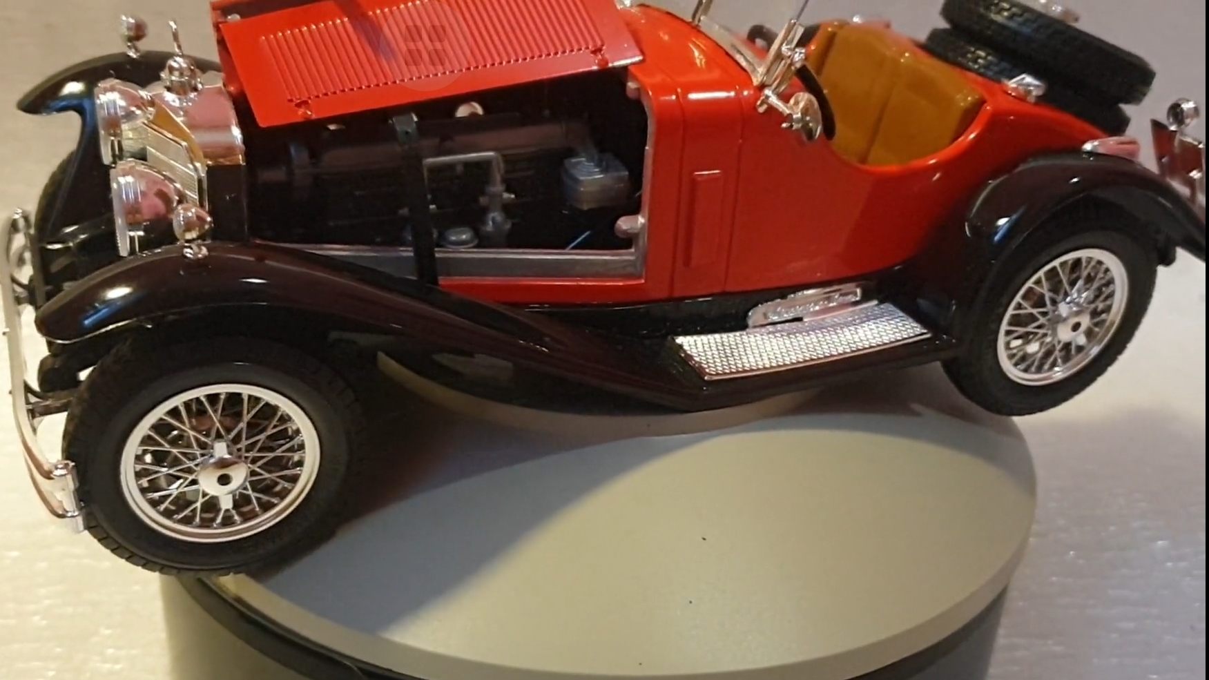 масштабная модель Mercedes-Benz SSK 1928 Bburago 1/18