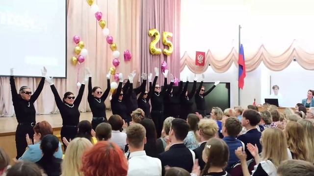 В Лыткарине поздравили с последним звонком выпускников школ