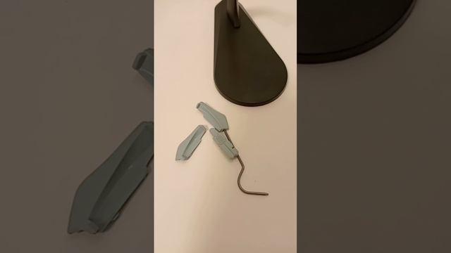 Коллекционная модель российского самолёта су-57 белая акула в масштабе 1:100