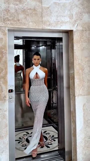 O1gqG5JLEx0 - This girl looks stunning in this dress #shorts