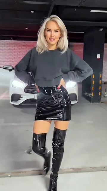 Tsm2cqDTATI - This girl looks stunning in these outfit #shorts #style #fashion