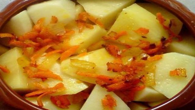 Филе курицы в горшочках