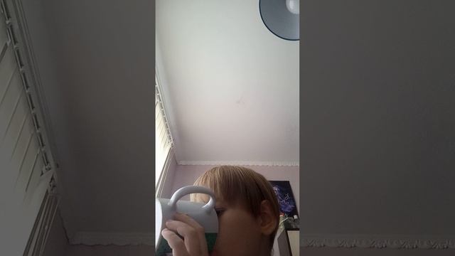 Пробую всякие сладости