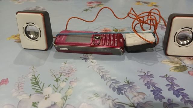 sony ericsson w200i и колонки