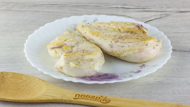 Филе куриной грудки под сливочно-томатным соусом