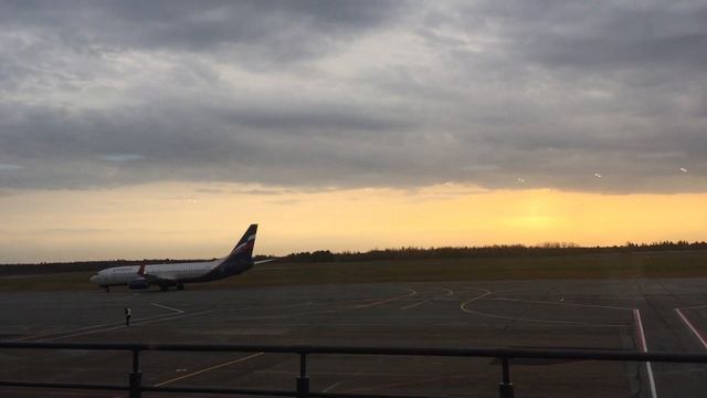Аэропорт Томск TOF. Прибытие рейса SU1536 из Москвы