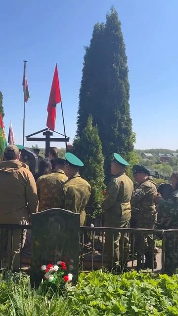 Русская Община приняла участие в панихиде по Евгению Родионову на его могиле в день его памяти