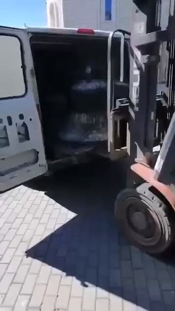 Из Константиновки на Донбассе вывозят церковное имущество.