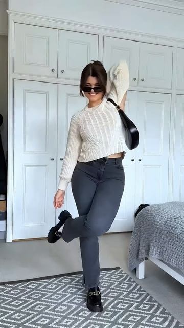 tWwPxJuUGLE - These Fit Jeans look beautiful in this girl #shorts