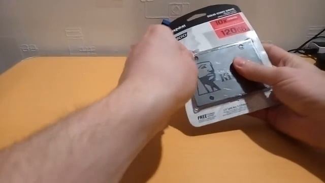 Розпакування Kingston SSDNow A400 120GB 2.5" SATAIII TLC (SA400S37/120G) з Rozetka.com