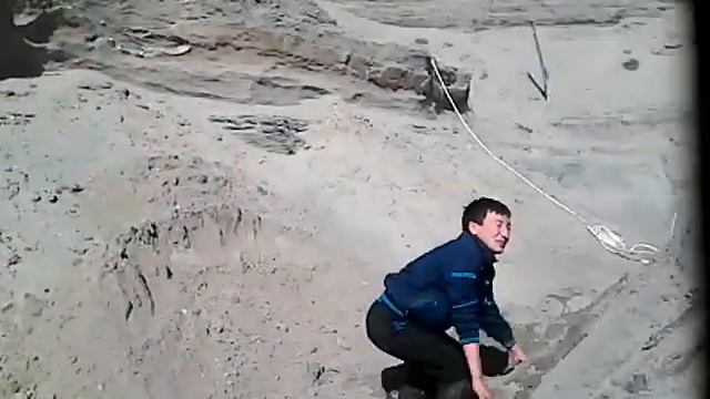 Прыжки,Сальто на песке снизу вверх.