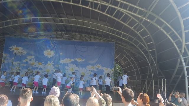 Танец "Маленькие звезды".