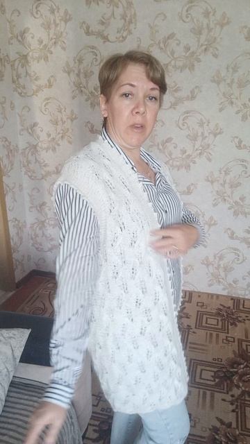 Женский вязаный пуховый жилет кардиган.