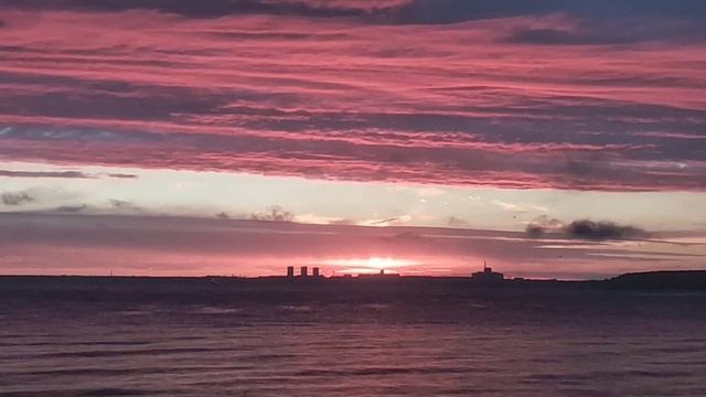 Красное небо и дождь над Обским морем. The red sky ❤️ and rain ☔ over the Ob sea