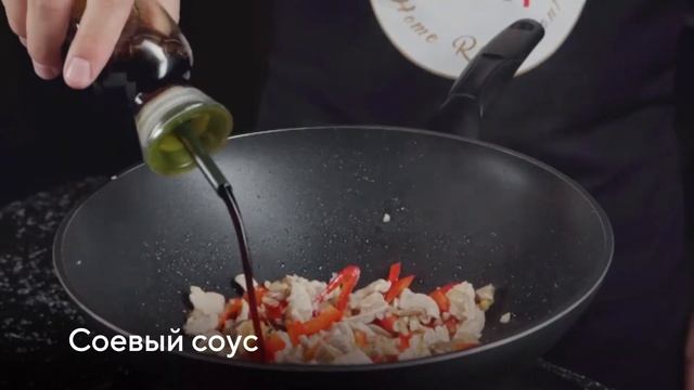 Соба с курицей, вешенками и зеленым луком