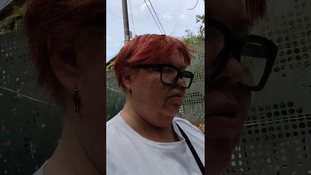 Очень жарко нам, дел очень много как-то надо справиться