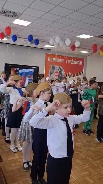 Встречи с ветеранами, военнослужащими и участниками военных конфликтов.