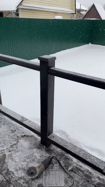 Установка ограждения бастион (кресты) зимой из ДПК