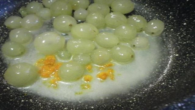 Блины с виноградом под винным соусом