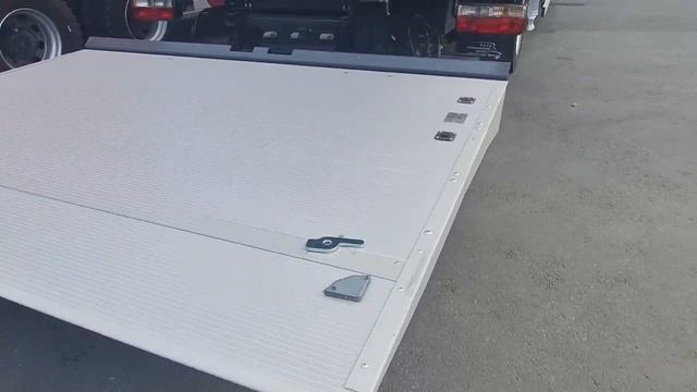 Изотермический фургон DONGFENG C120L с аппарелью
