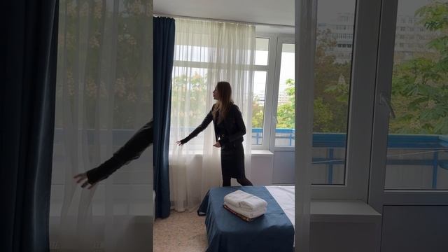 УЮТНЫЙ ТРЕХМЕСТНЫЙ СТАНДАРТ С ВИДОМ НА САКСКОЕ ОЗЕРО ОТ САНАТОРИЯ "СЕВЕРНОЕ СИЯНИЕ" В ГОРОДЕ САКИ