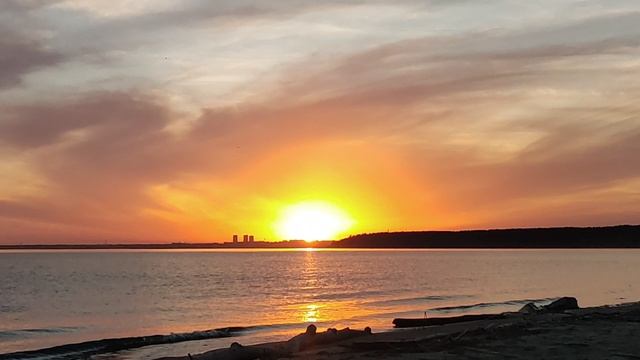На закате 🌅: Анналена Бербок - блеск и нищета европейской международной политики. Кая Каллос - тоже