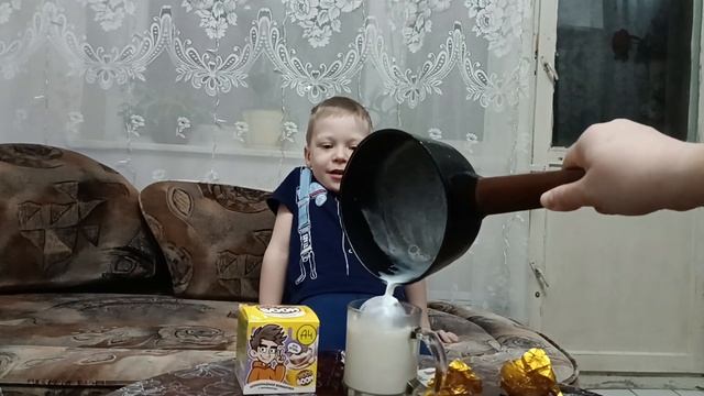 Шоколадная бомбочка с маршмеллоу от Влада А4. Рома дел?