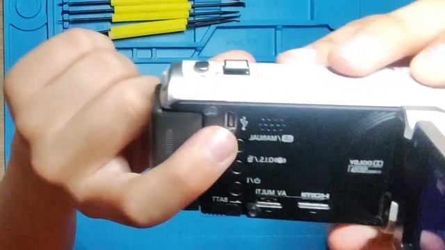 Небольшой обзор на видеокамеру Panasonic HC-V100