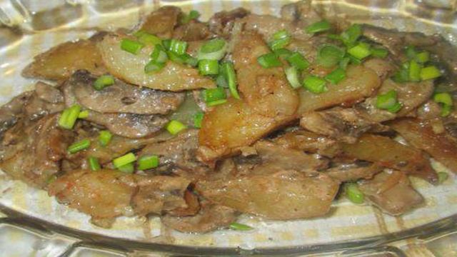 Тушеная картошка с грибами