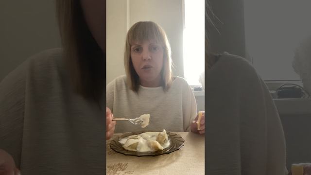 МУКБАНГ. Вареники с картошкой и жаренным луком😋. День