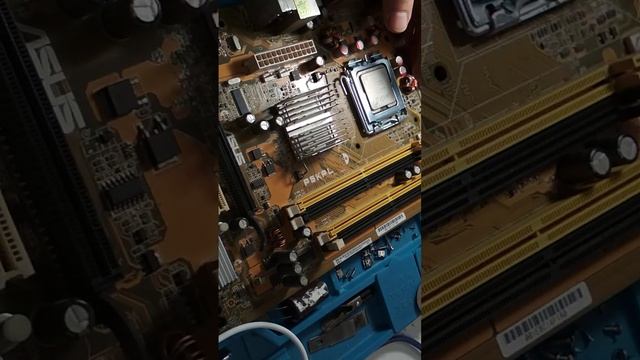 ASUS P5KPL виснет на логотипе. Посткод 3C.