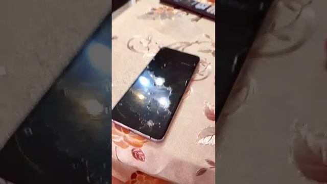 Как удалить клей от защитного стекла на смартфоне