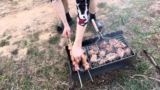 Муж готовит шашлык👍❤️💃🇷🇺
