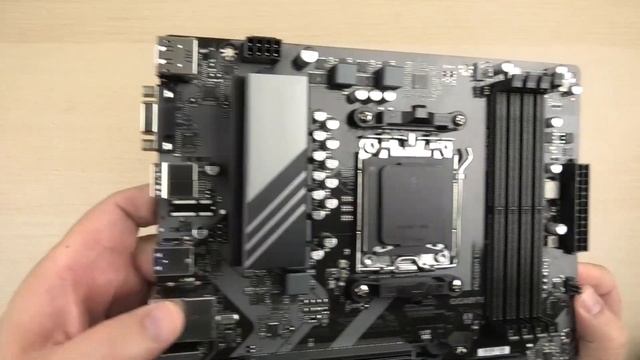 Розпаковка Gigabyte A620M DS3H