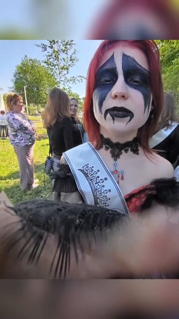 Та самая девочка которая пришла на выпускной 46 школы города Оренбурга
