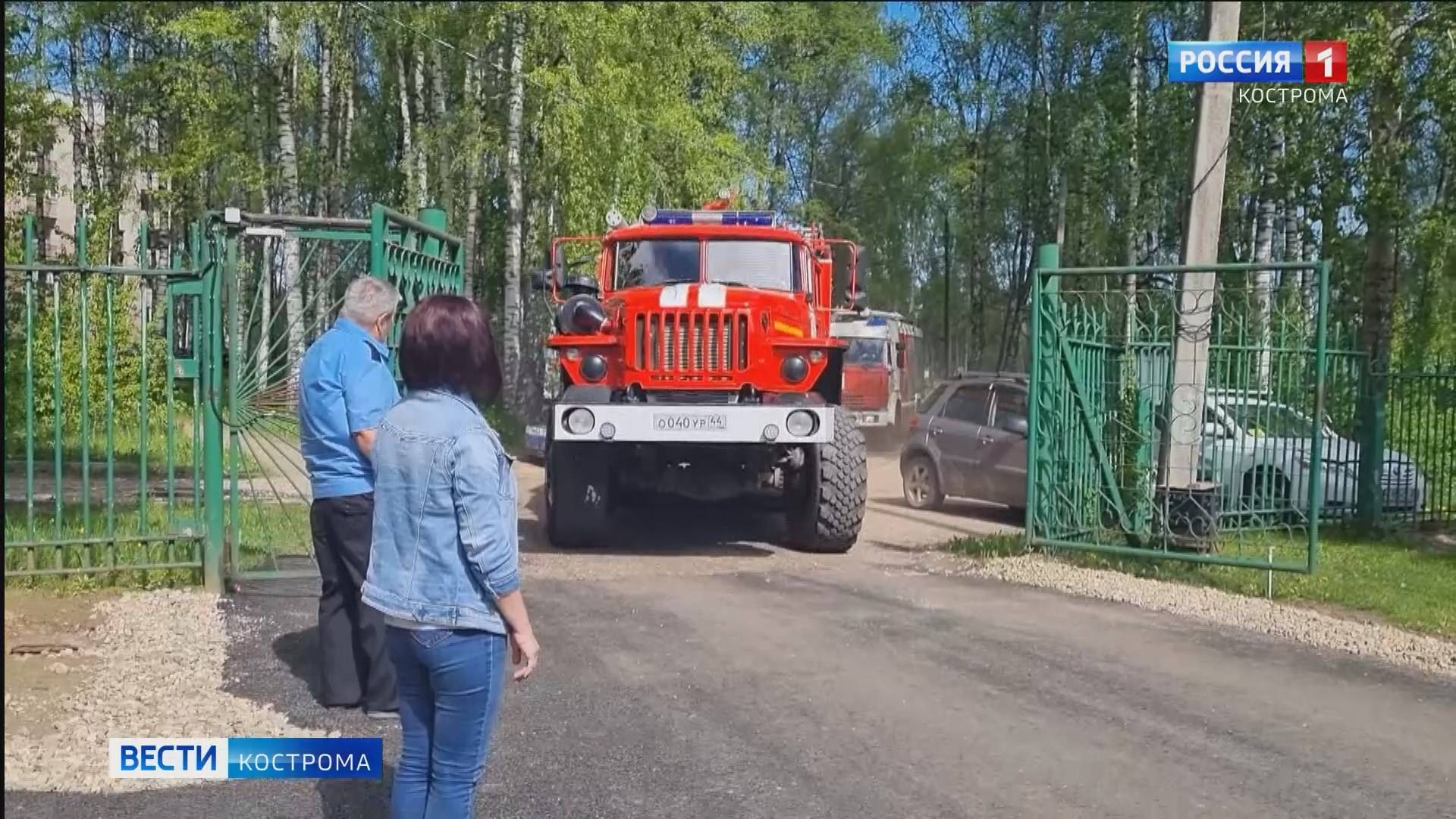 Костромские пожарные отрабатывают навыки спасения пожилых людей