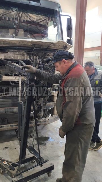 Замена сайлентблоков стабилизатора кабины на КАМАЗе 5490