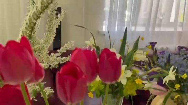 Весенний букет в кабинет