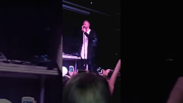 Егор Крид во Владивостоке уронил микрофон, который по?