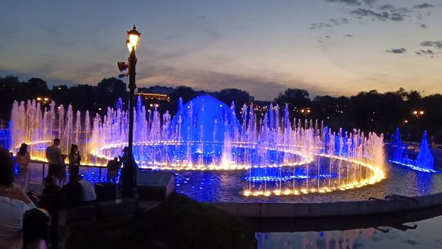 Музыкальный фонтан в парке Царицыно в Москве.