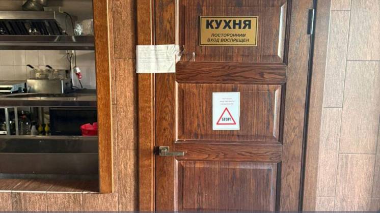 Десять человек отравились из-за сальмонеллы в еде, заказанной в кафе в Махачкале