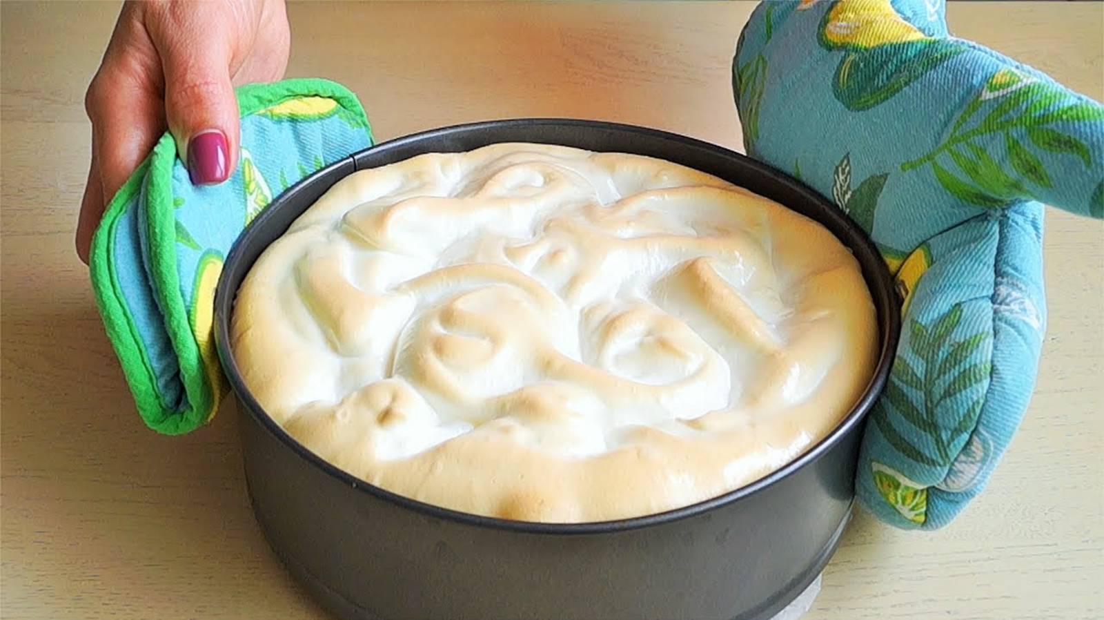Бесподобный десерт. Без него ни один праздник не обходится. Очень вкусный, нежный, воздушный
