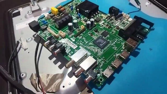 Телевизор ERGO LE43CT5520AK не включается ремонтирую main bord