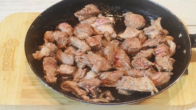 Говядина, тушенная с грибами и бренди-соусом