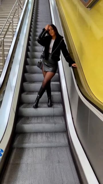 rLnxLiY6Qj8 - Beautiful Street Fashion Outfits Style #shorts
