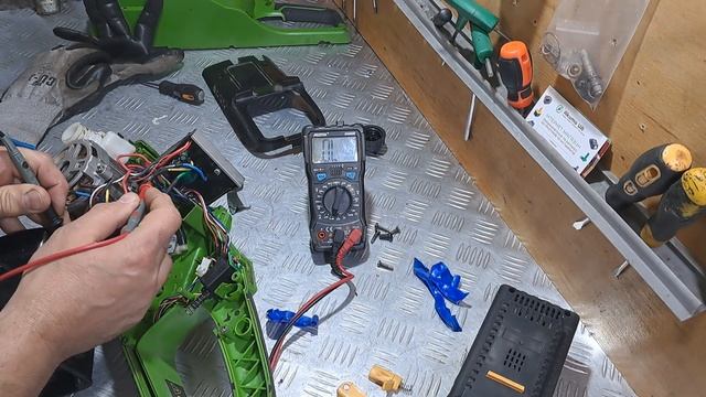 Пила аккумуляторная Procraft PKA - 40Li не включается - ремонт.