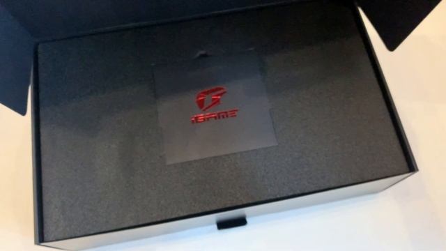 Распаковка видеокарты Colorfu iGame GeForce RTX 4060 Ultra W OC 8GB   V