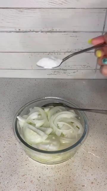Маринованный лук с укропом к шашлычку