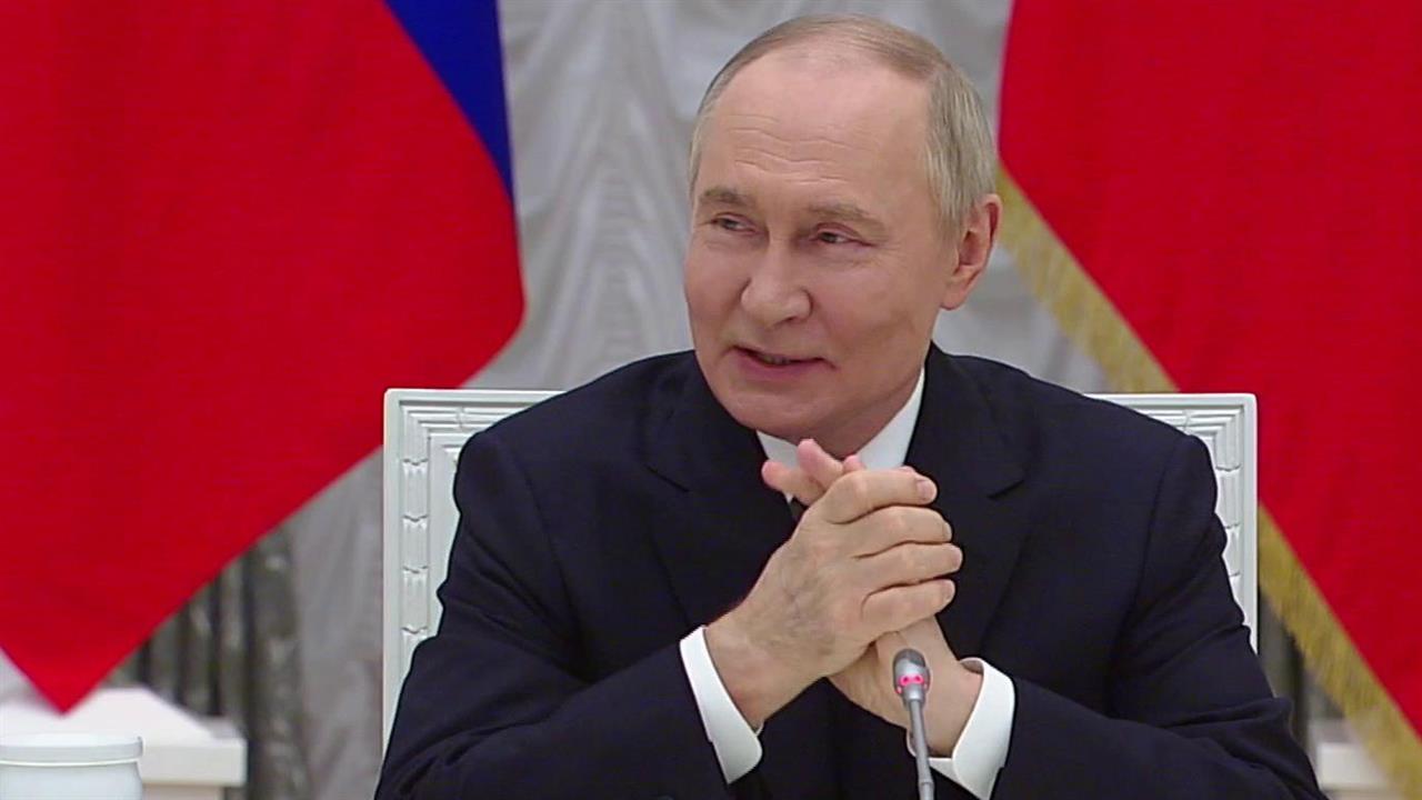 Без экономического суверенитета никакой другой невозможен, заявил Владимир Путин