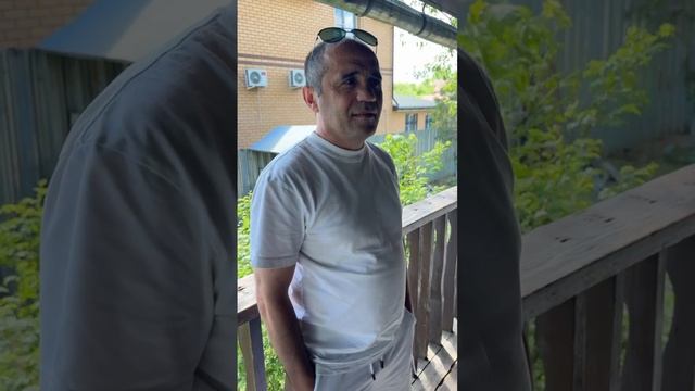 Карен 20 лет кололся и 20 лет сидел в тюрьме . Сейчас помогает наркомана а Москве